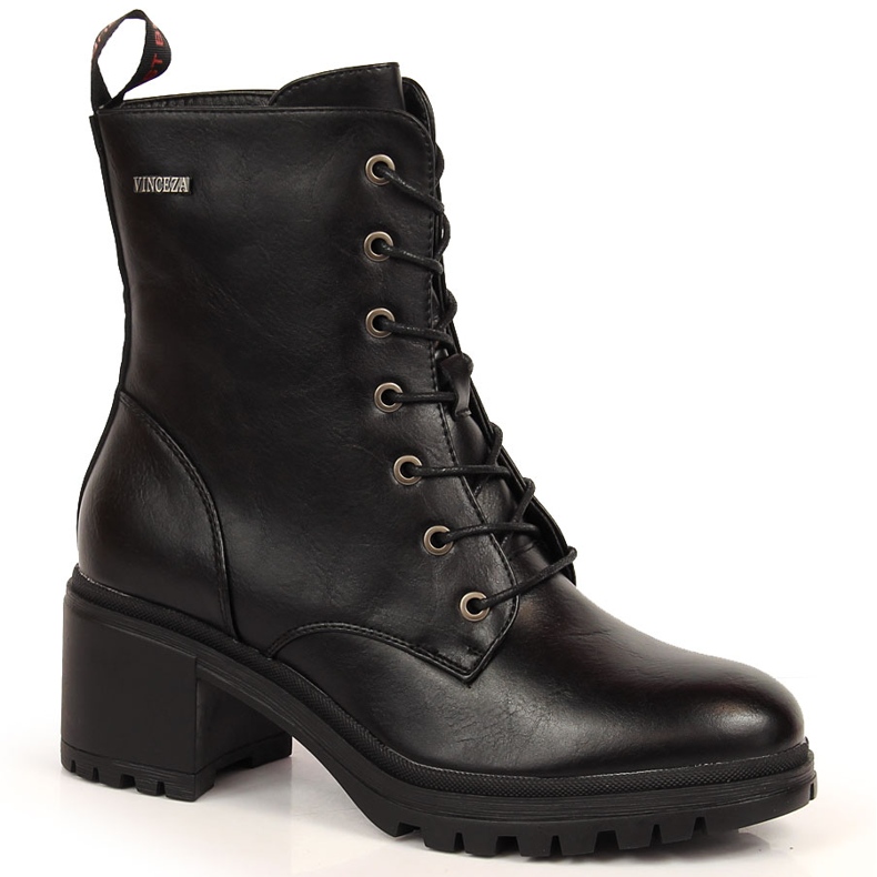 Botas negras con cordones Vinceza en el poste negro