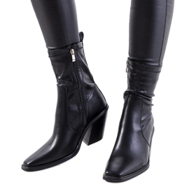 Botas negras de tacón de Livrame. negro