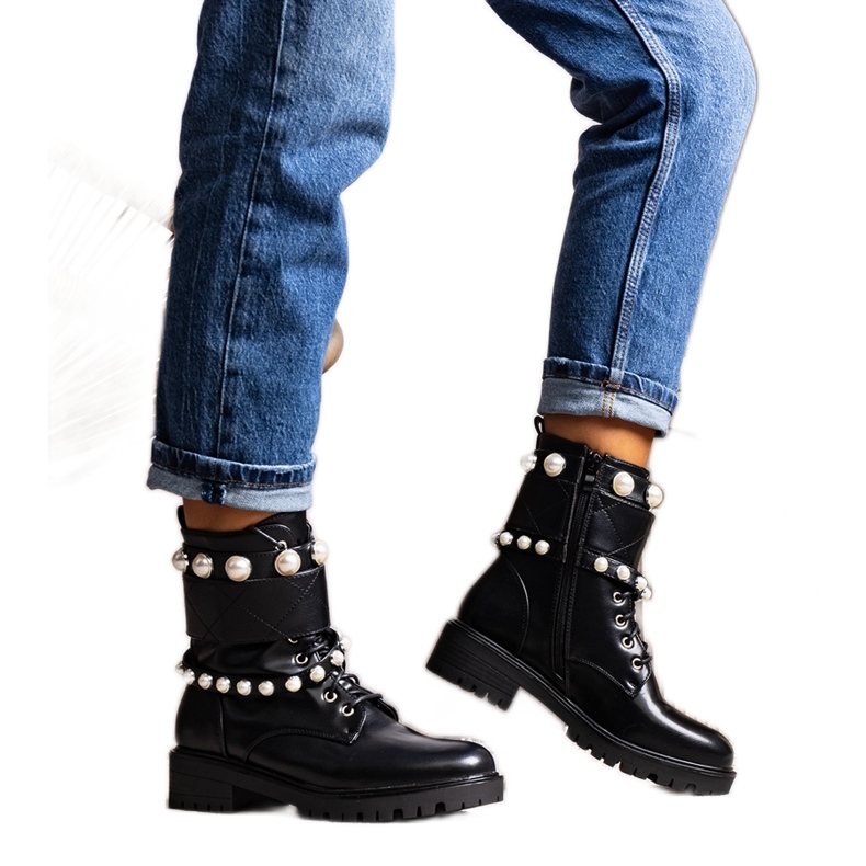 Botas negras con perlas de Carvala negro