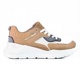 Cómodas zapatillas Shelovet para mujer en una gruesa plataforma beige. marrón