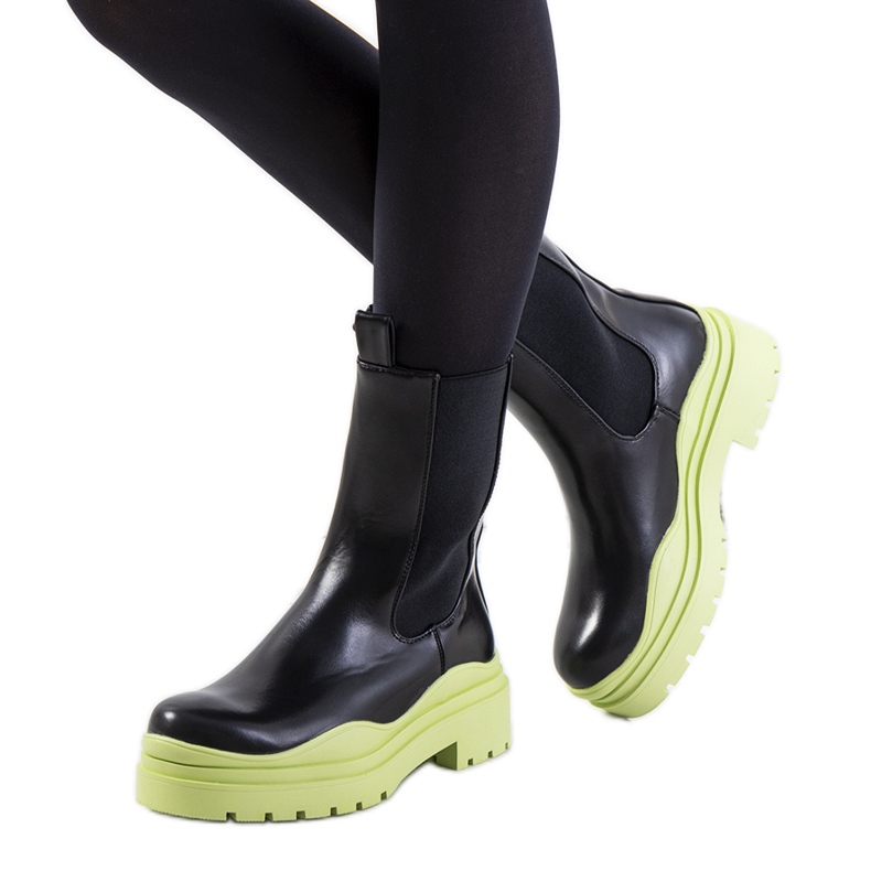 Botas negras con suela Nester verde negro