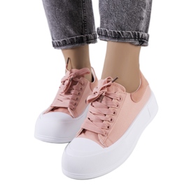 Zapatillas rosas en la plataforma Kilkenny