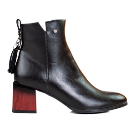W. Potocki Botas de mujer de moda en el puesto negro de Potocki.