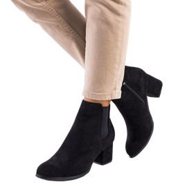 Botines negros en el puesto de Runswick