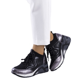 Zapatillas negras y metalizadas en una cuña Bluflon negro plata