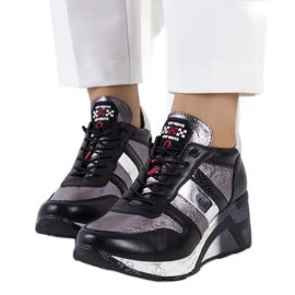 Deportivas negras y metalizadas en la cuña Ifruf negro plata