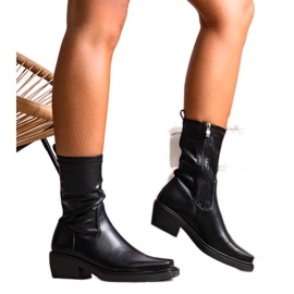 Botas negras de tacón de Marisa. negro