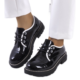 Zapatos Kuzem lacados en negro