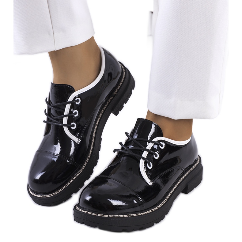 Zapatos Kuzem lacados en negro
