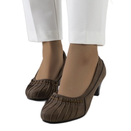 Zapatos de salón fruncidos marrones de Santro marrón Zapatos de salón fruncidos marrones de Santro marrón