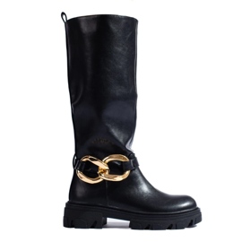 Botas de mujer negras con cadena fabricadas en piel ecológica. negro