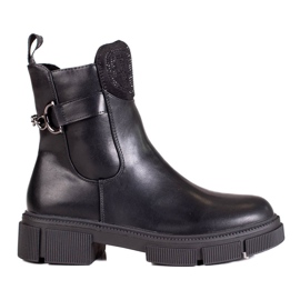 Botas negras de mujer en la plataforma. negro