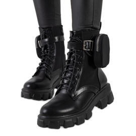 Botas negras con bolsita de Adamson negro