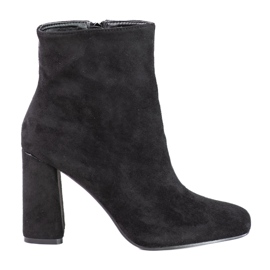 Botas negras de mujer en el puesto Shelovet fabricadas en ante ecológico negro