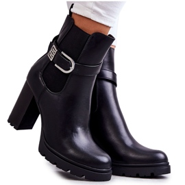 FE1 Botas de piel Maresol negras sobre poste con cinturón decorativo negro
