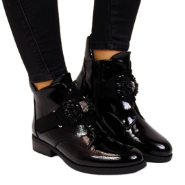 S.Barski Botas de mujer aisladas lacadas con un lazo negro de S. Barski
