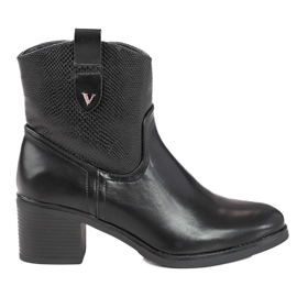 Botas negras de mujer en un poste bajo S. Barski negro