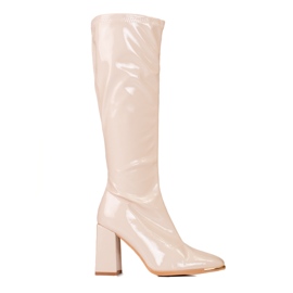Botas de mujer al poste Shelovet fabricadas en piel ecológica barnizada beige
