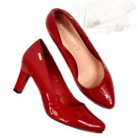 Zapatos de tacón lacados en el puesto rojo Sergio Leone