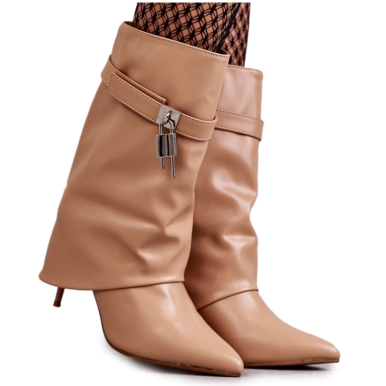 Botas de Cuero Slip-On Beige Steffi Botas de Cuero Slip-On Beige Steffi