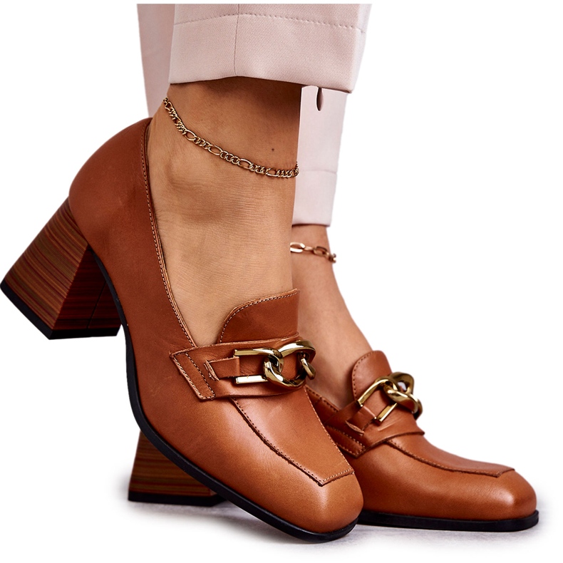 Salones Piel Con Cadena Laura Messi 2514 Camel marrón