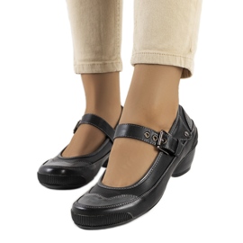 Zapatos de salón negros abrochados con correa Via