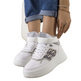 Zapatillas grises del tobillo de Adolis.