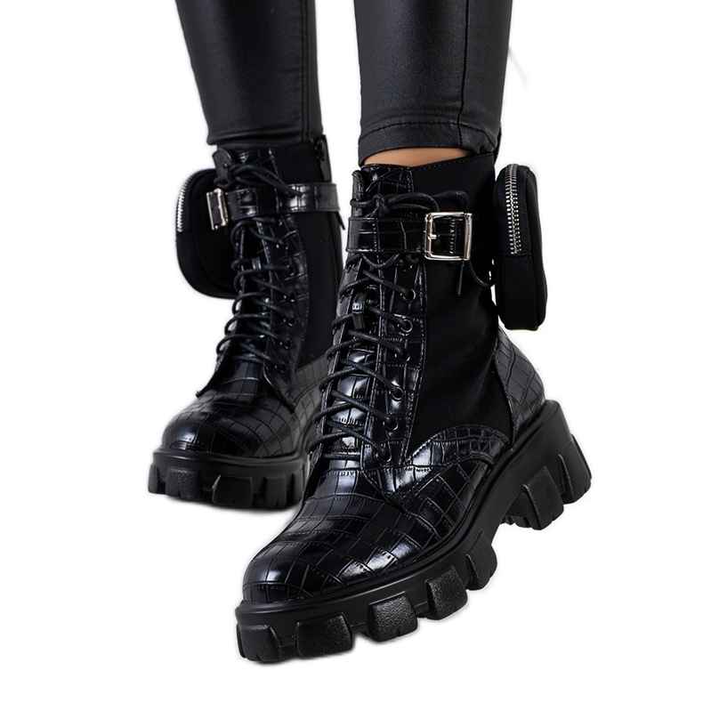 BM Botas negras con bolsita de Adamson negro