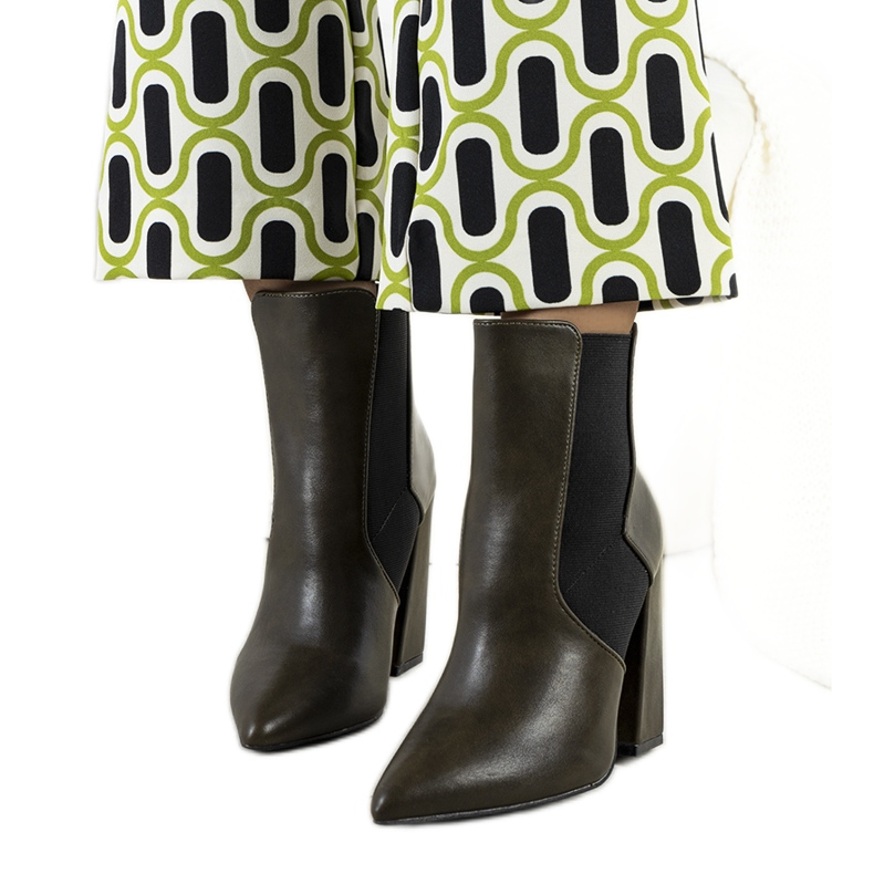 Botines Chelsea verdes en el poste de Hamilt