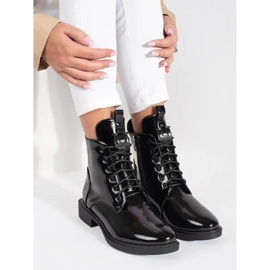 Botines de mujer negros con cordones fabricados en charol ecológico