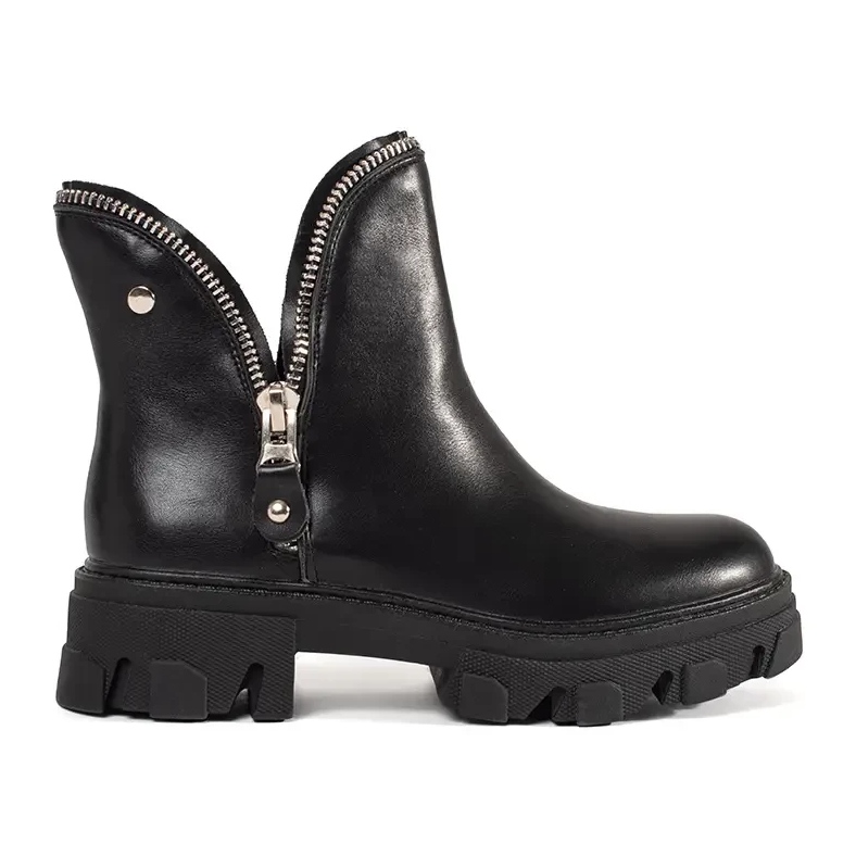 Botas de mujer en una gruesa plataforma Shelovet. negro