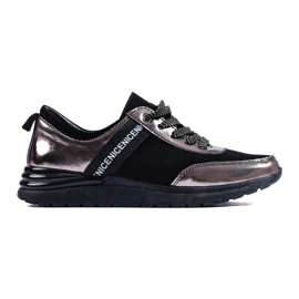 Deportivas grises fabricadas en piel natural. negro