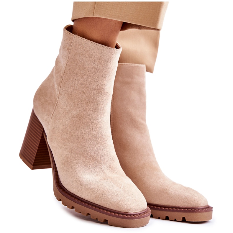 FB1 Botas De Mujer De Ante Con Tacón Con Cremallera Beige Odette FB1 Botas De Mujer De Ante Con Tacón Con Cremallera Beige Odette