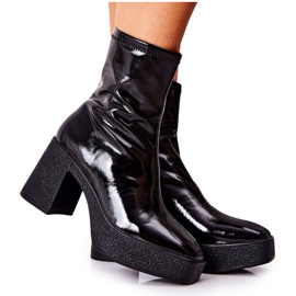 FJ1 Botas de charol Botas negras de Myrialla en un poste negro FJ1 Botas de charol Botas negras de Myrialla en un poste negro