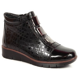 Botines de piel lacada con aislamiento negro Filippo