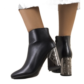 Botines negros con tacón decorativo Mirim