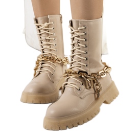 Botas beige con cadena Curiti