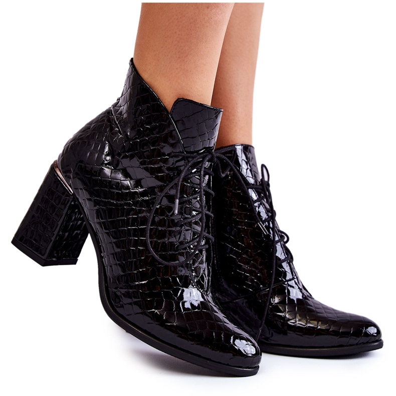 PA2 Botas de mujer lacadas en negro con tacón