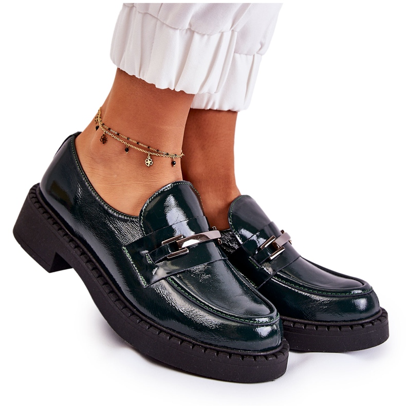 Lemar Zapatos de cuero para mujeres barnizados con una decoración plateada verde