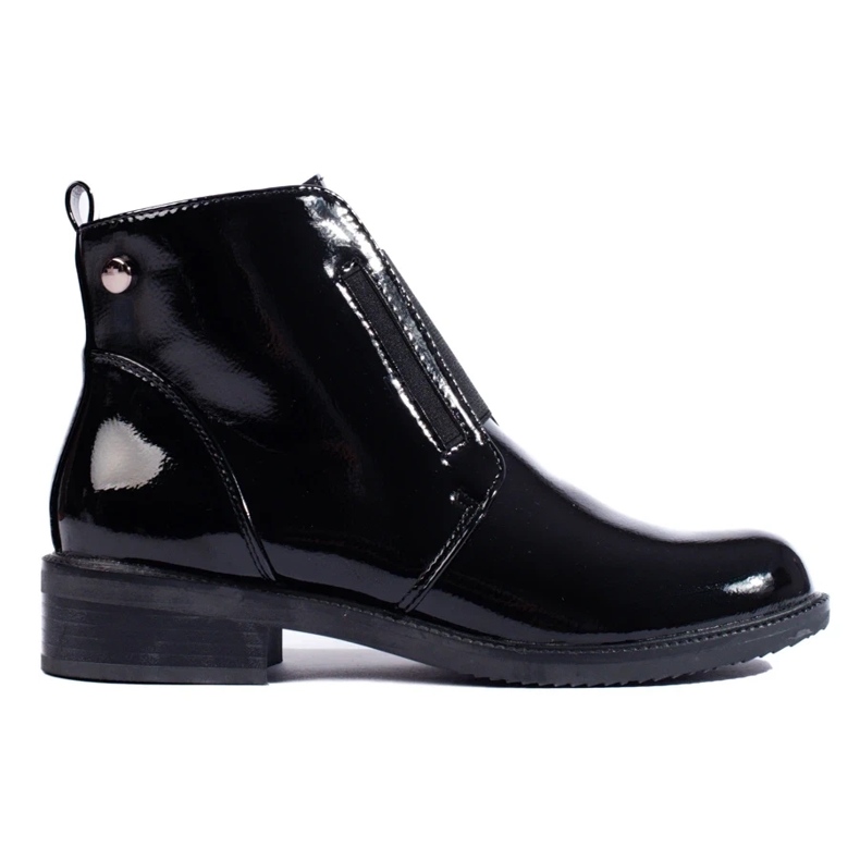 Botas de mujer elegantes con tacones planos. negro