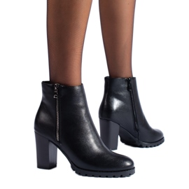 SHELOVET Botas clásicas de mujer en el puesto de Potocki. negro