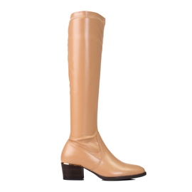 Botas de mujer lacadas en un poste bajo Vinceza beige