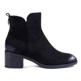 Botas negras de mujer en un poste bajo Vinceza negro