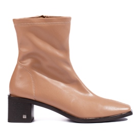 Botas de mujer entalladas fabricadas en piel ecológica Vinceza beige