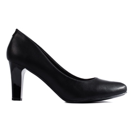 Zapatos negros clásicos