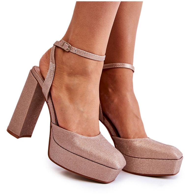 Sandalias Mujer Brillo En Tacón Dorado Rosel