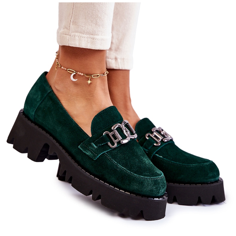 Zapatos de ante con adorno verde de Laura Messi