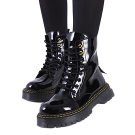 Botines Ferreira lacados en negro