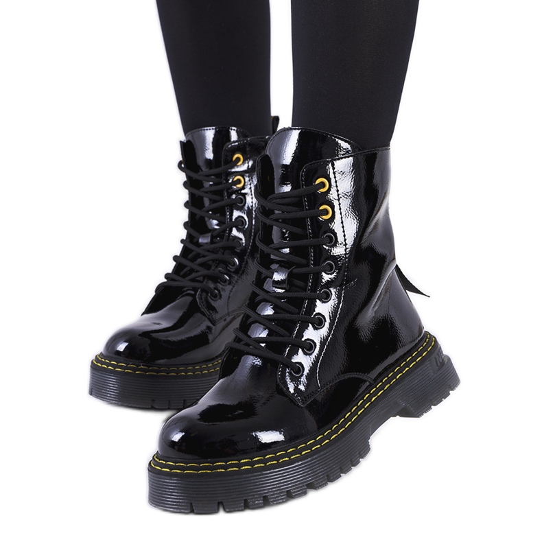 Botines Ferreira lacados en negro