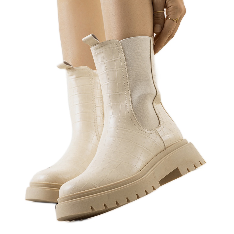 Botas beige en la plataforma de Timaru